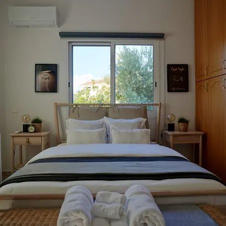 Apartment Renovated Property In Chloraka *