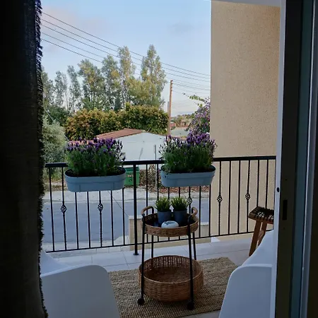 Renovated Property In Chloraka Apartment *